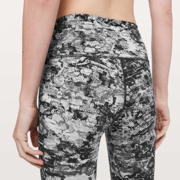 Lululemon Wunder Under High-Rise 7/8 Tight *Full-On Luxtreme 25" - Picture 4 of 14